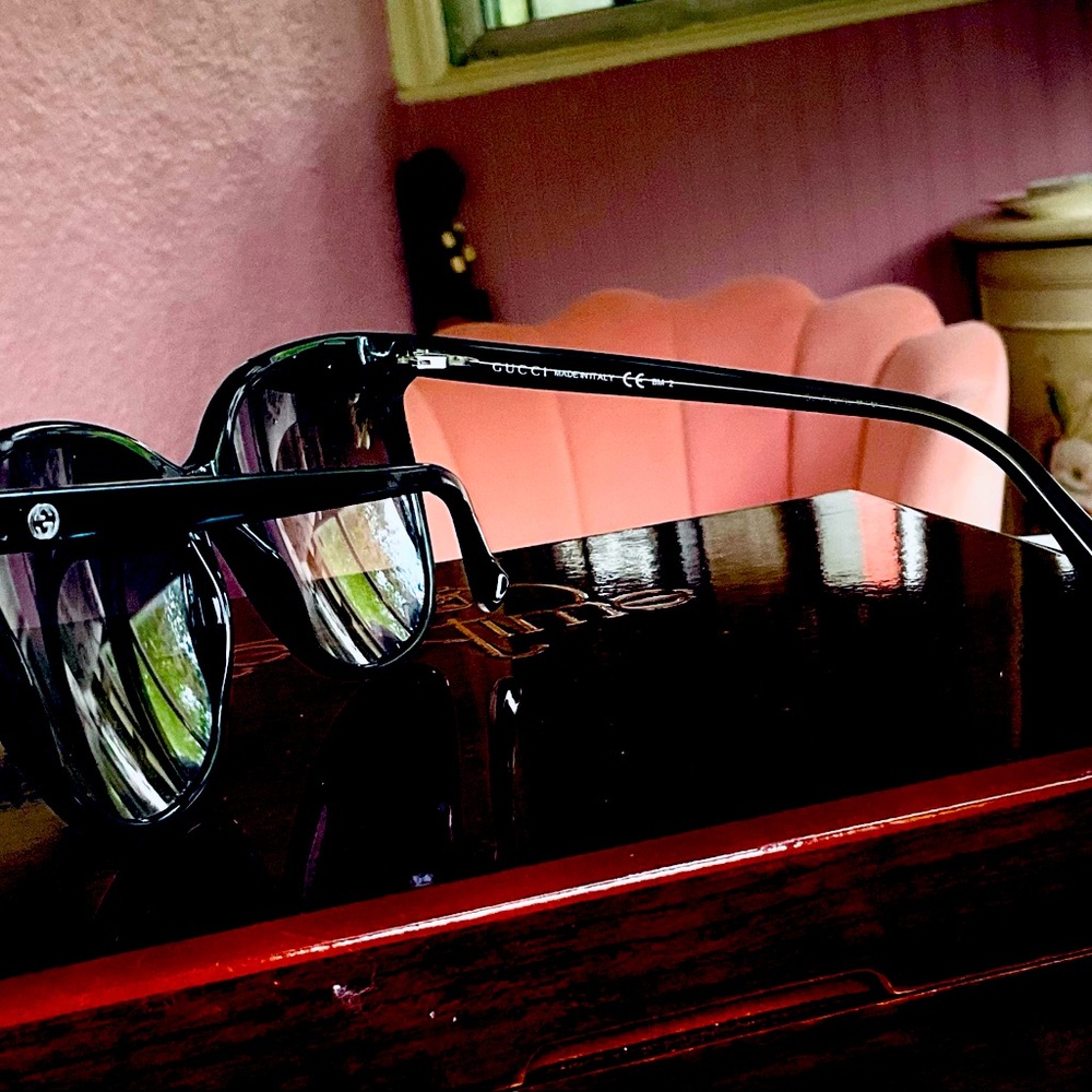 GUCCI BLACK AUTHENTIC SUNGLASSES - Picture 3 of 5